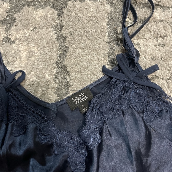 Top - Picture 2 of 3